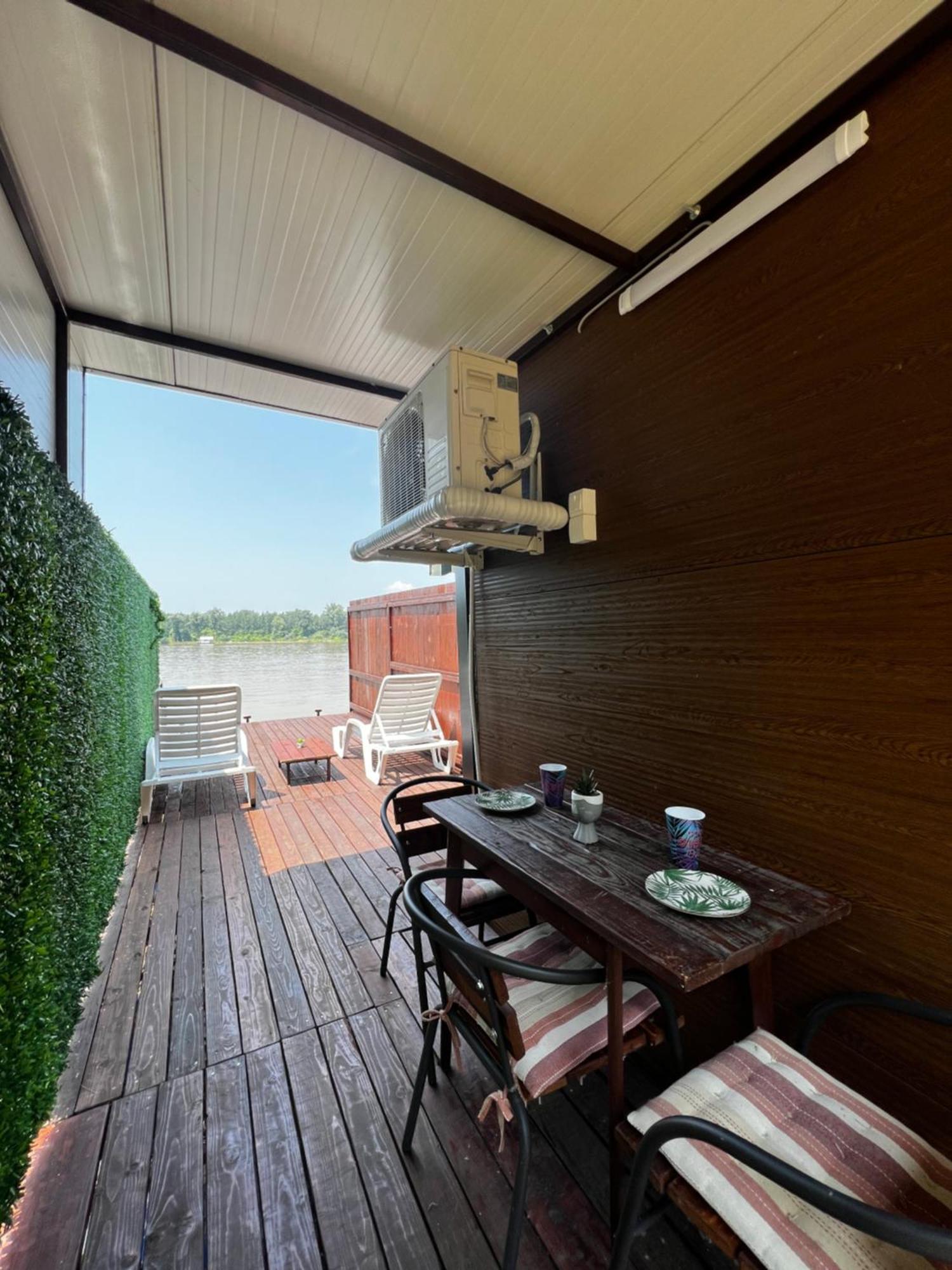 Villa Kuca I Splav Na Reci Savi Belgrado Exterior foto